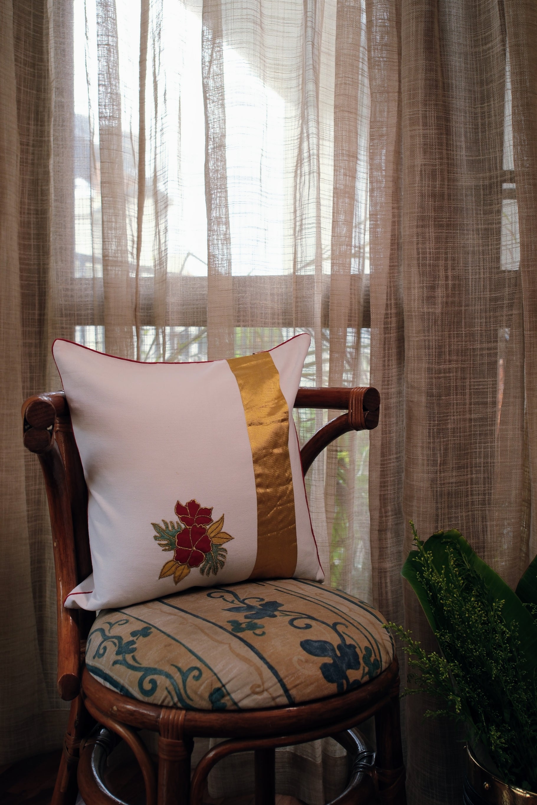 Onam Kasavu Flower Cushion Cover