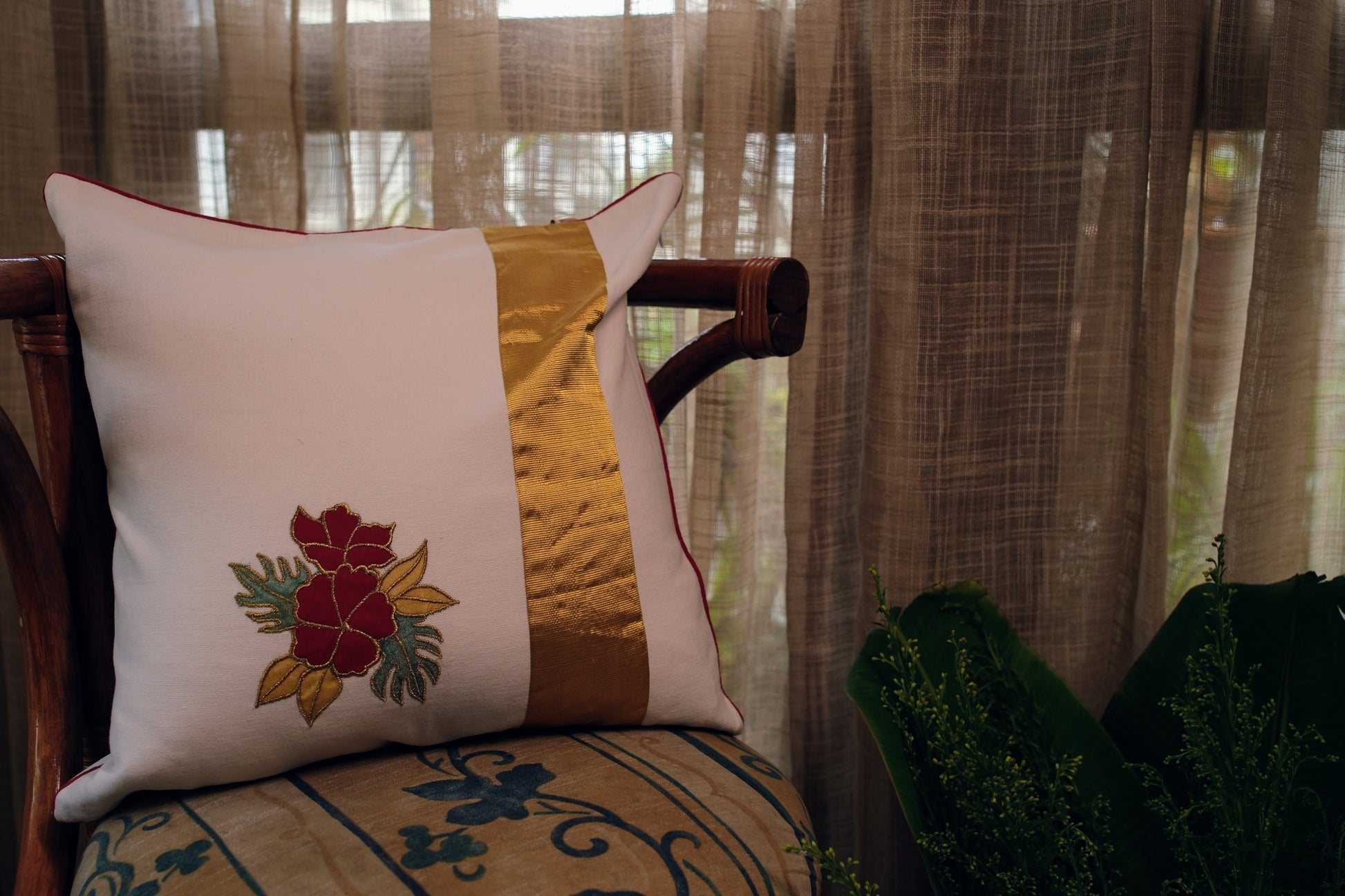 Onam Kasavu Flower Cushion Cover