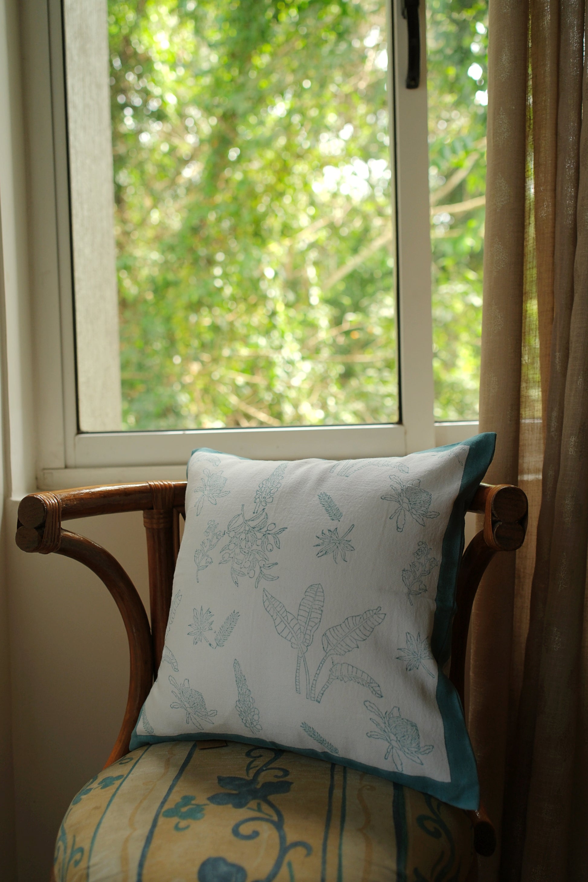 Hortis Motifs Cushion Cover - Blue