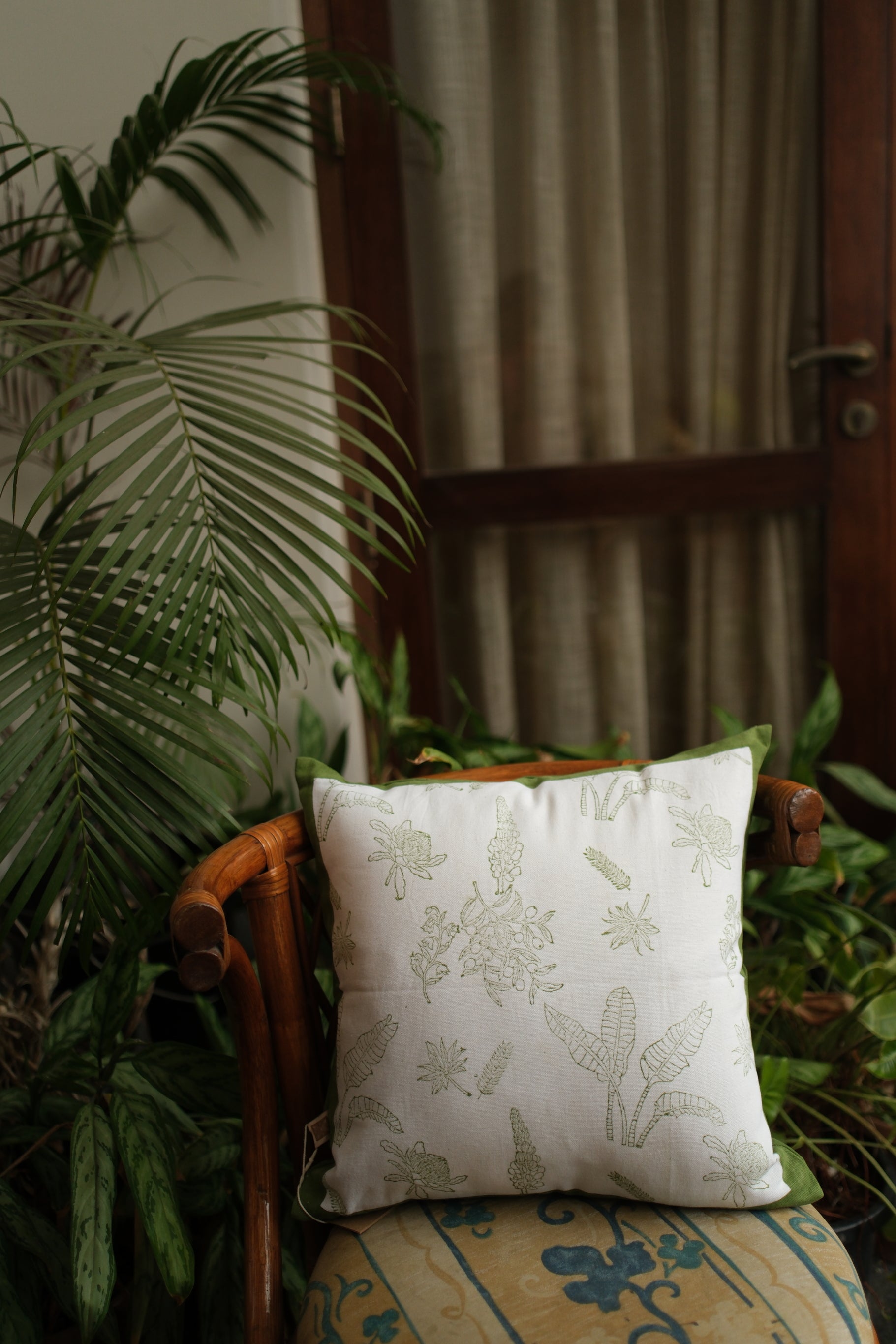 Hortis Motifs Cushion Cover - Green