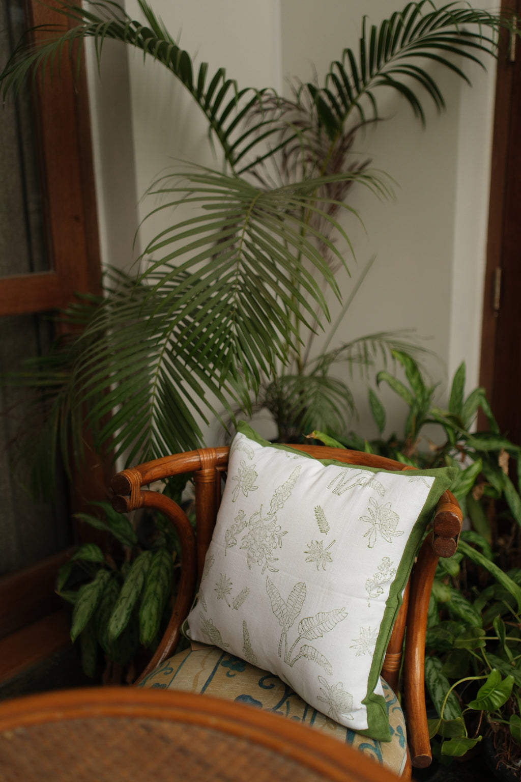Hortis Motifs Cushion Cover - Green
