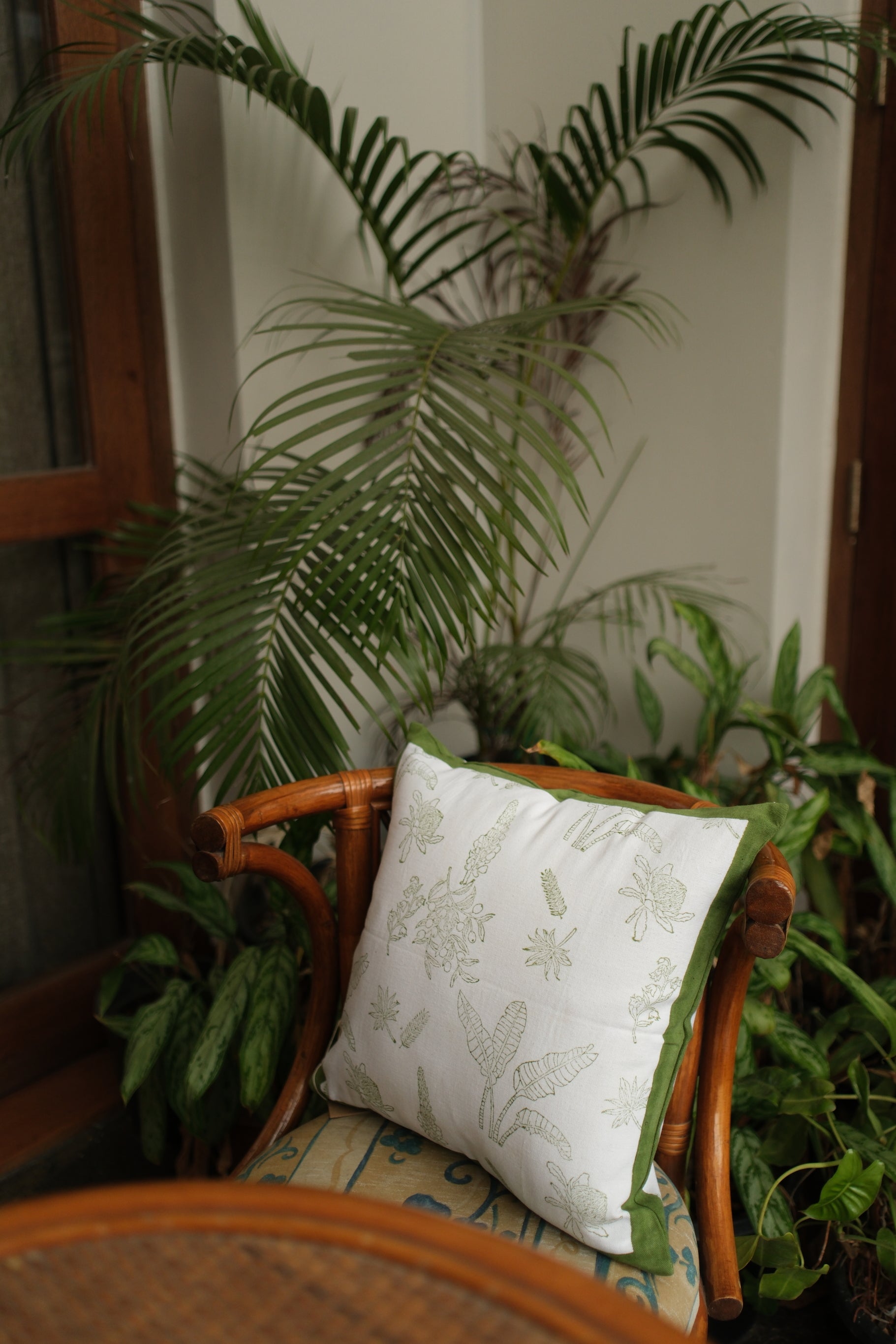 Hortis Motifs Cushion Cover - Green