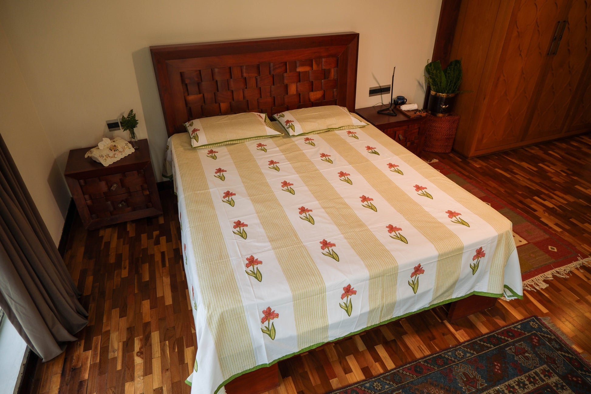 Iris Bedsheet - Queen