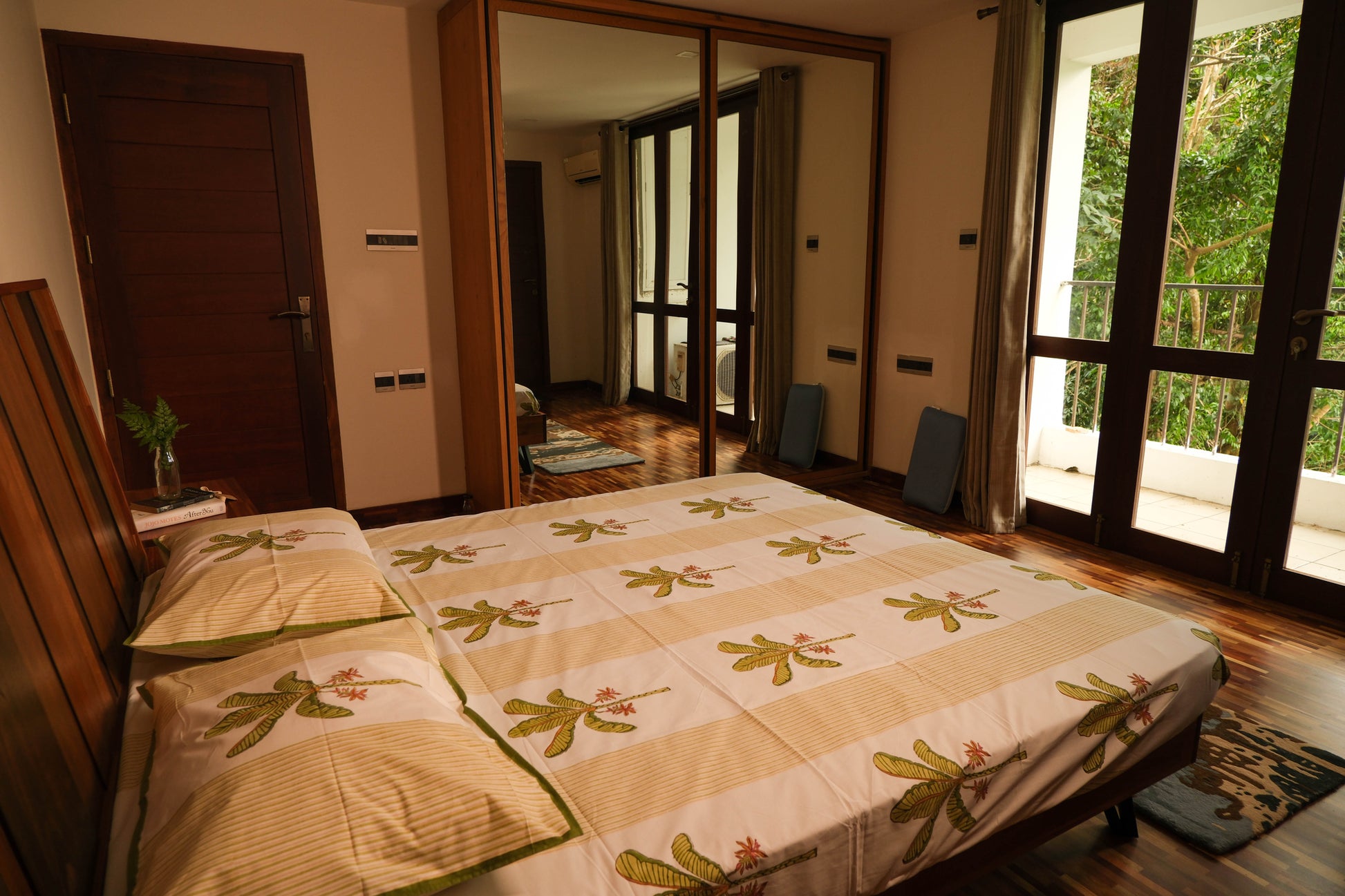 Banana Strip Bedsheet - Queen Size