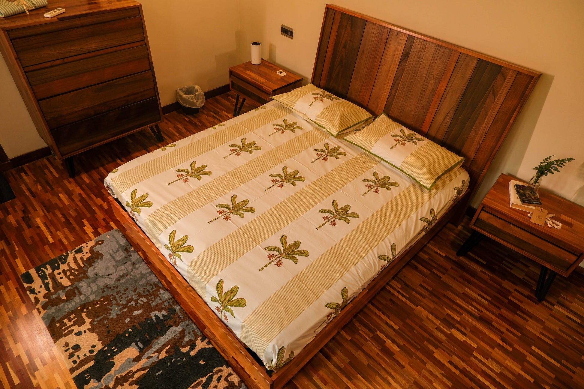Banana Strip Bedsheet - Queen Size
