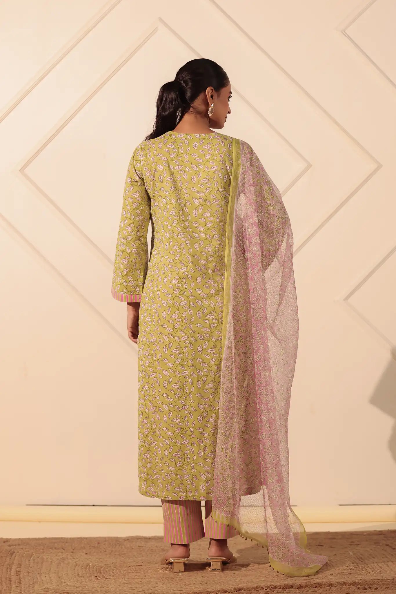 Leaf print Cotton Kurta Set w/Kota Dupatta - Green/Pink