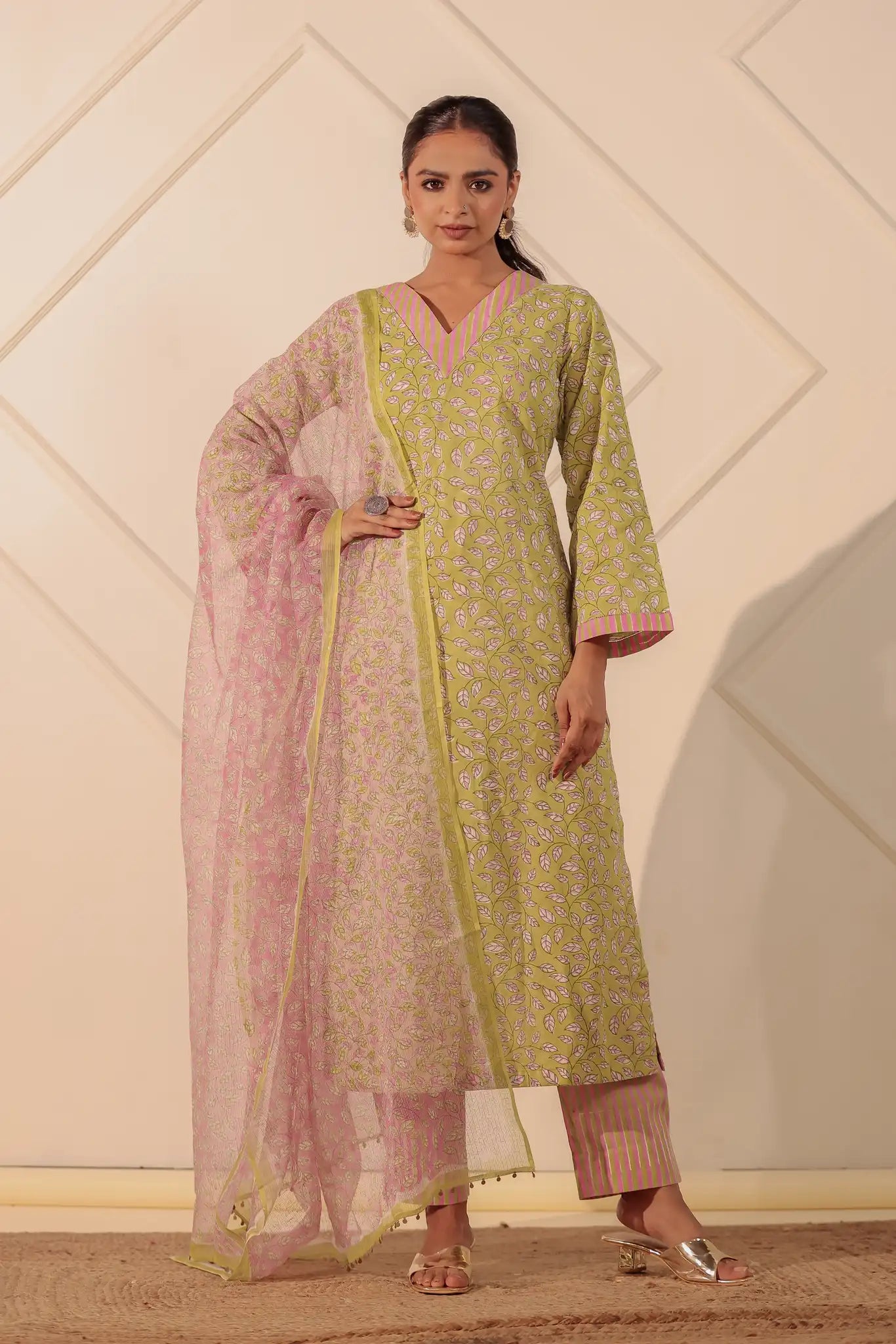 Leaf print Cotton Kurta Set w/Kota Dupatta - Green/Pink