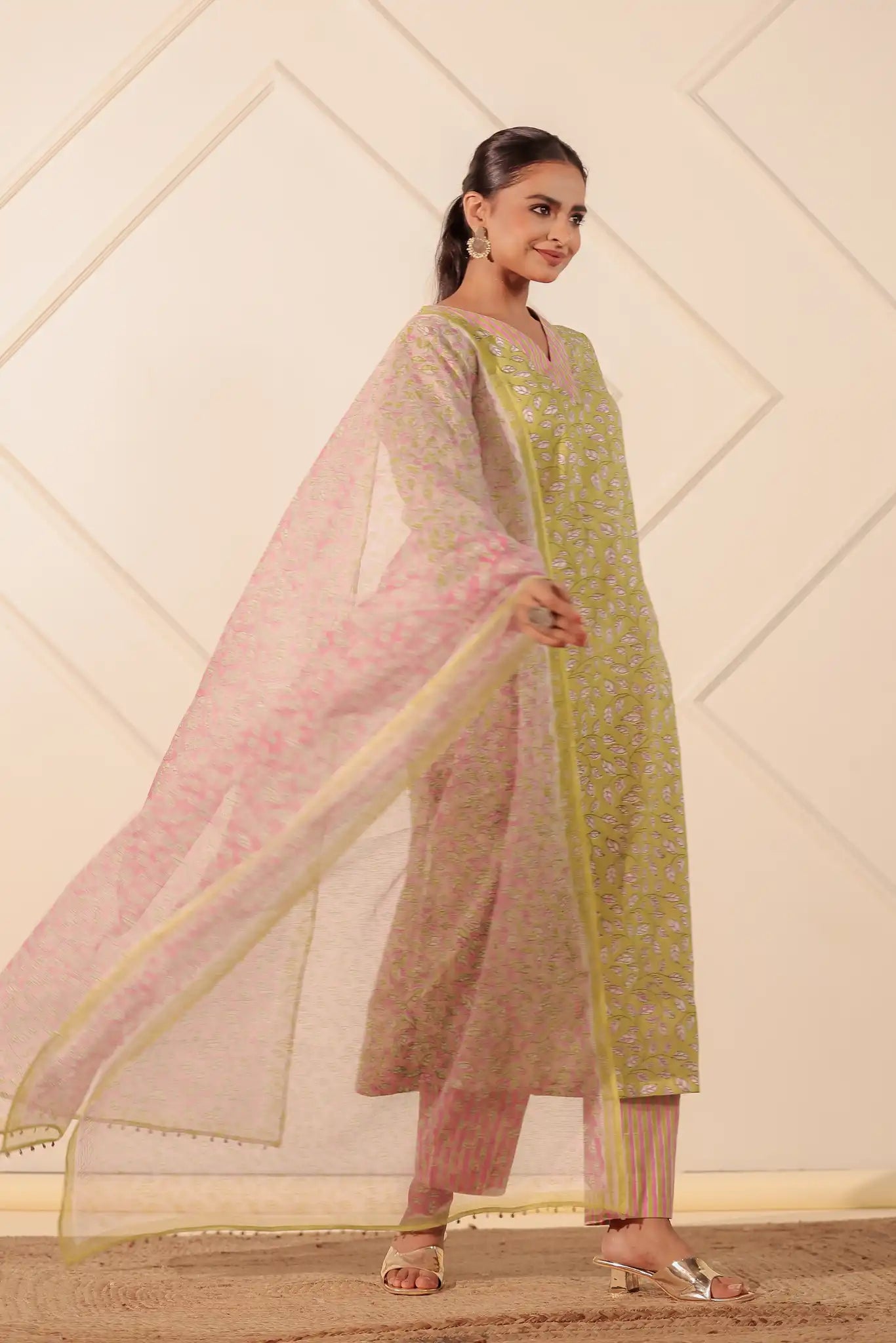 Leaf print Cotton Kurta Set w/Kota Dupatta - Green/Pink