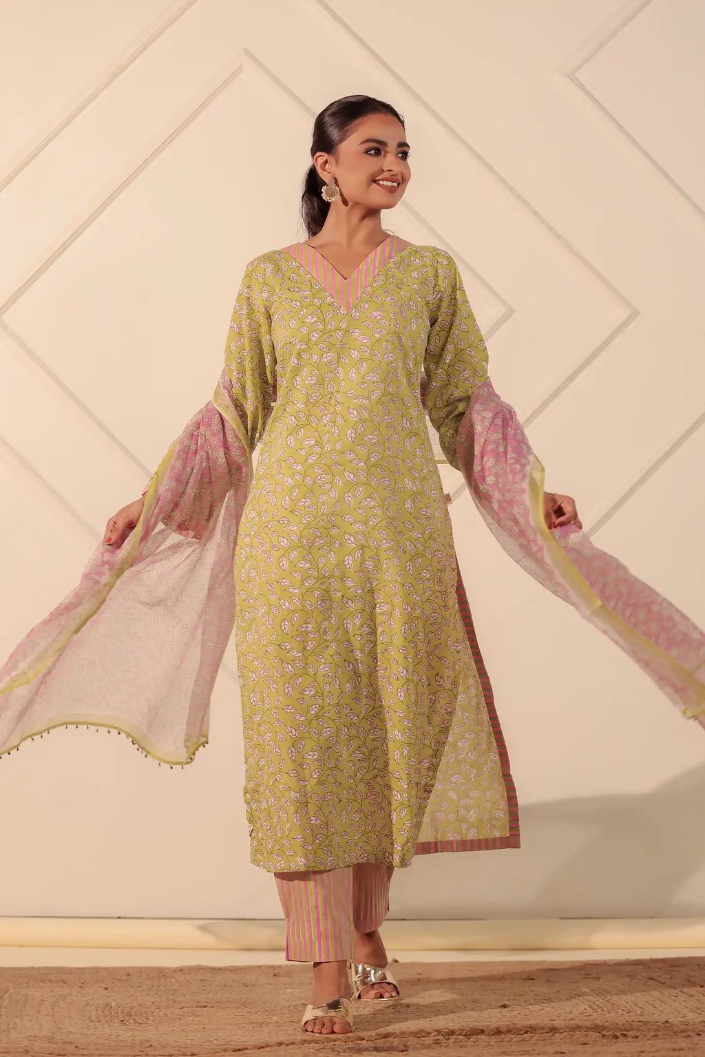Leaf print Cotton Kurta Set w/Kota Dupatta - Green/Pink