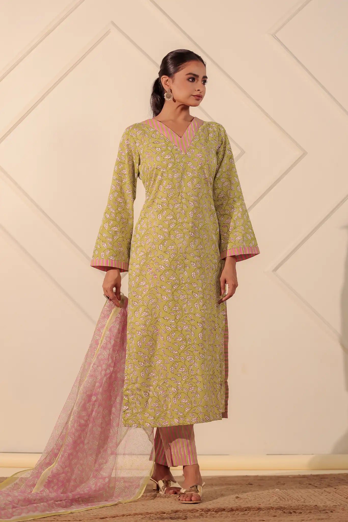 Leaf print Cotton Kurta Set w/Kota Dupatta - Green/Pink