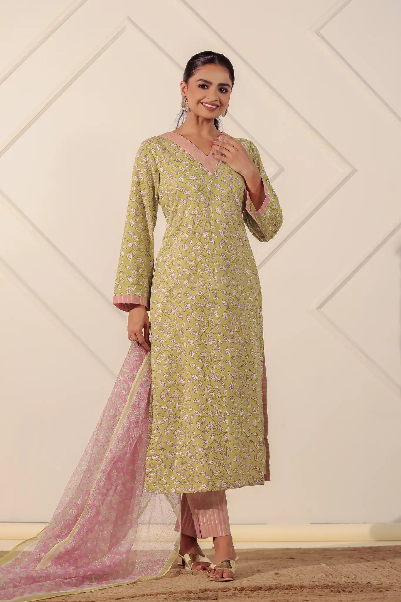 Leaf print Cotton Kurta Set w/Kota Dupatta - Green/Pink
