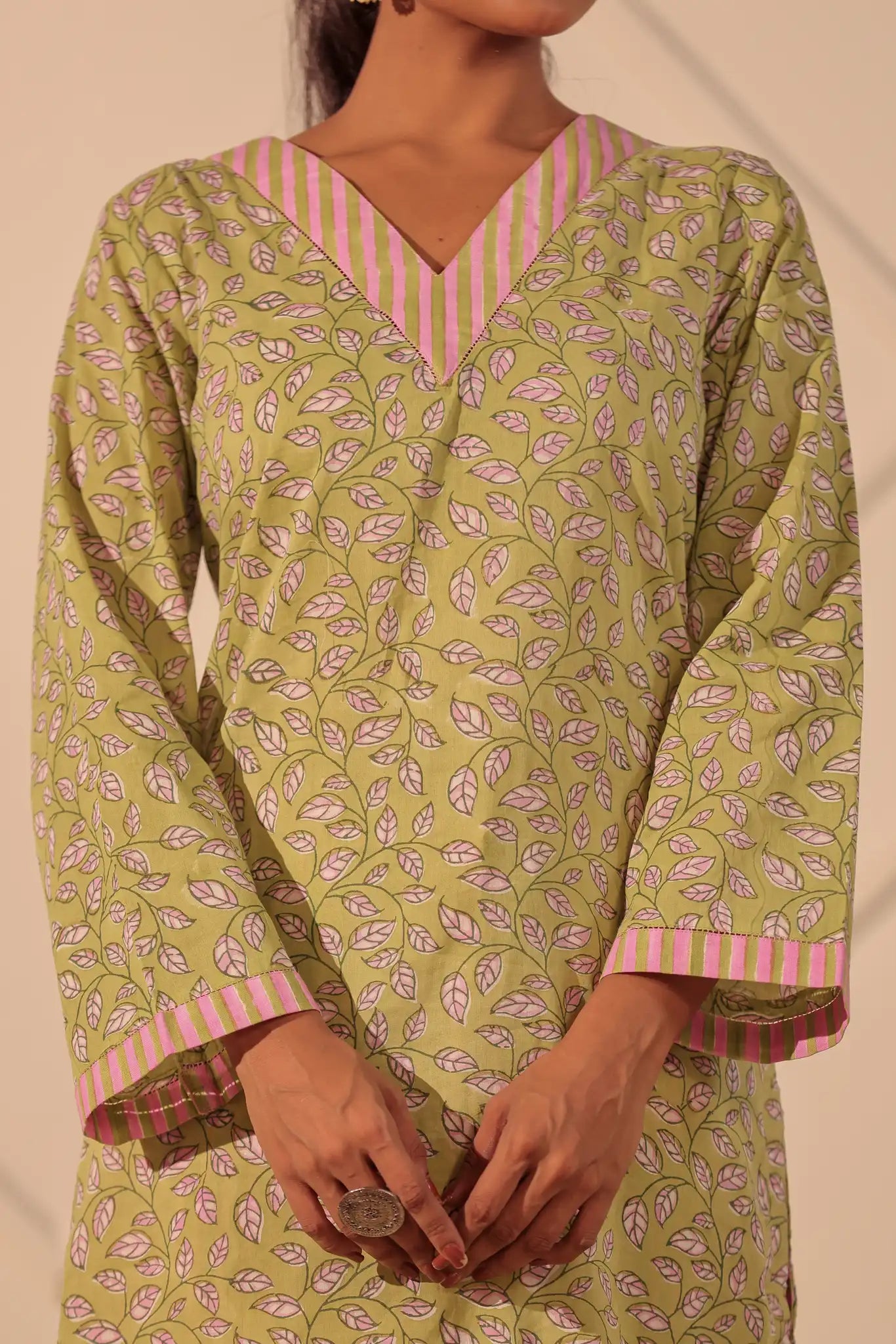 Leaf print Cotton Kurta Set w/Kota Dupatta - Green/Pink
